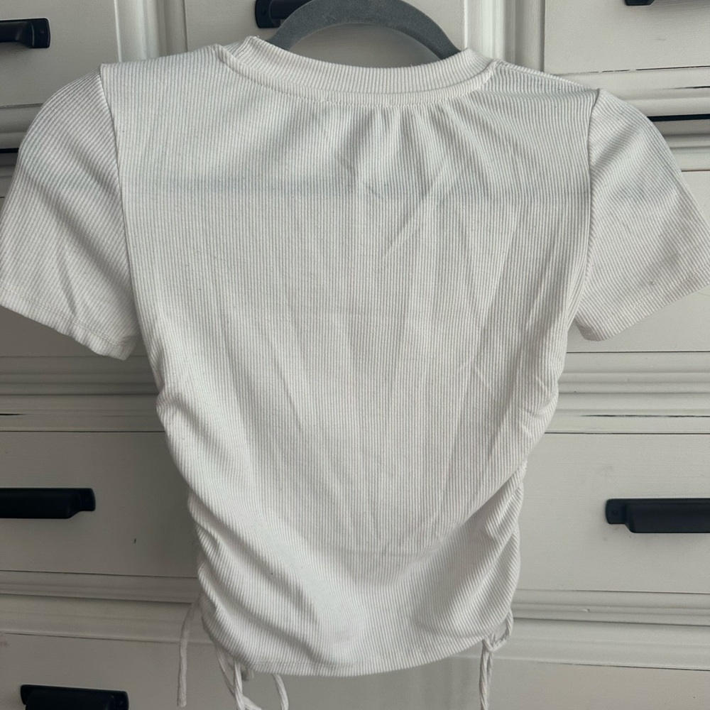 white top - Picture 2 of 4